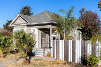 415-417 Barson St in Santa Cruz, CA - Building Photo - Building Photo