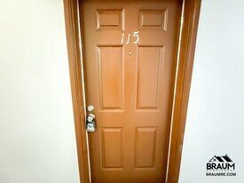 11459 Collins St in Los Angeles, CA - Building Photo