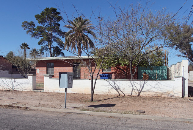 2525-2533 N Edith Blvd in Tucson, AZ - Foto de edificio - Building Photo