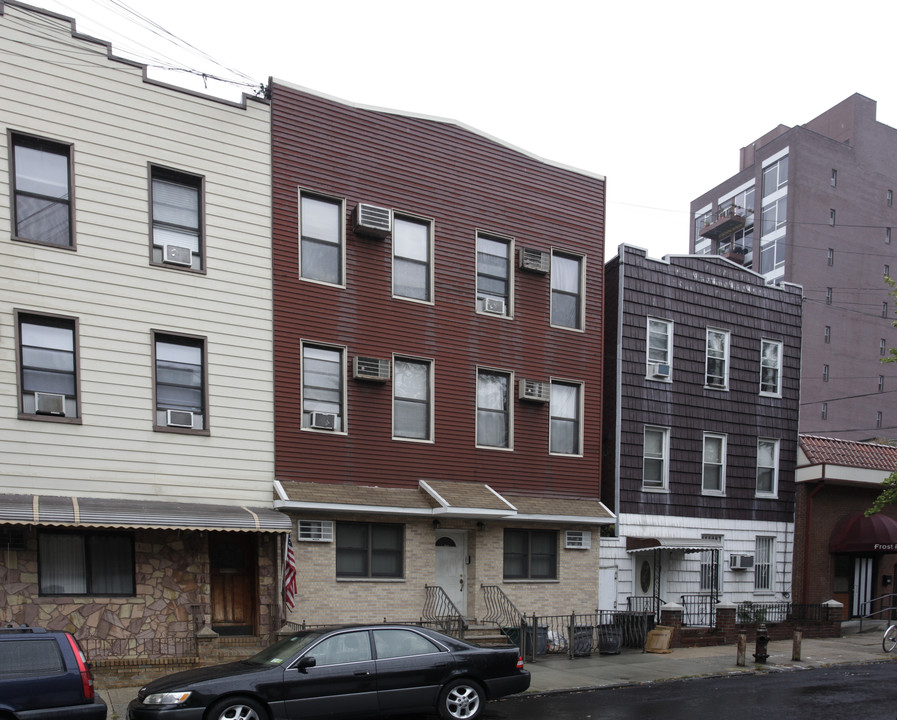 189 Frost St in Brooklyn, NY - Foto de edificio