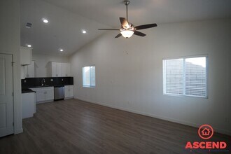 8300 Grandy St-Unit -8300 Grandy St -A in Bakersfield, CA - Building Photo - Building Photo