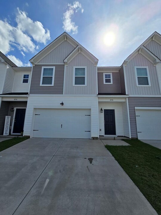 1858 Payne Dr in Sumter, SC - Building Photo