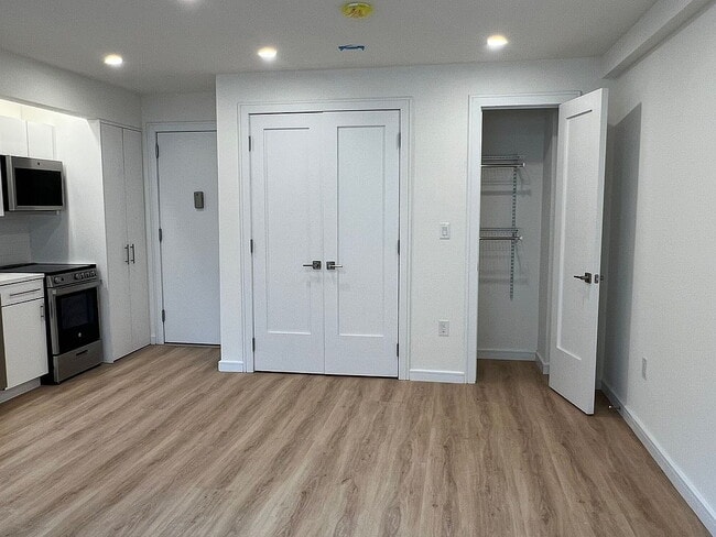 39-38 47th Ave in Queens, NY - Building Photo - Building Photo