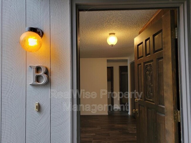 401 NW B St in Grants Pass, OR - Building Photo - Building Photo