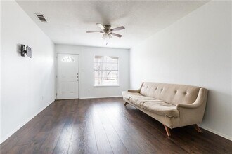 6005 Hogan Ave in Austin, TX - Building Photo - Building Photo