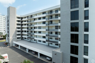 Palms of Bay Beach in Ft. Myers, FL - Building Photo - Building Photo