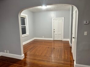 16 Sabra St, Unit Raisa in Cranston, RI - Building Photo - Building Photo