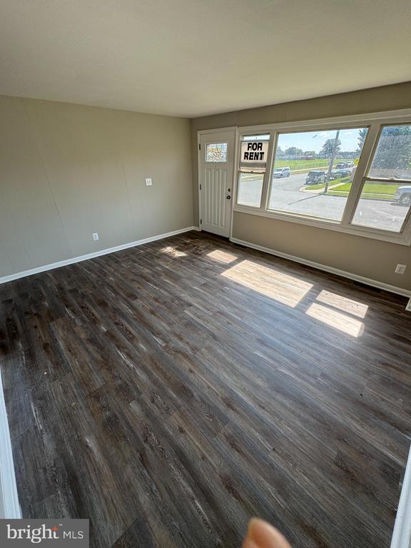 8100 N Boundary Rd in Dundalk, MD - Building Photo - Building Photo