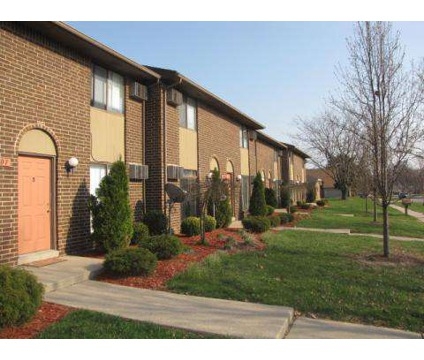 Pinehurst Place in Toledo, OH - Foto de edificio