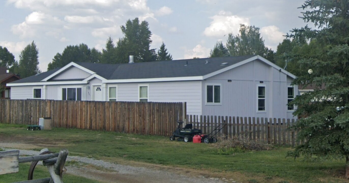 951 Bonneville St in Pinedale, WY - Building Photo