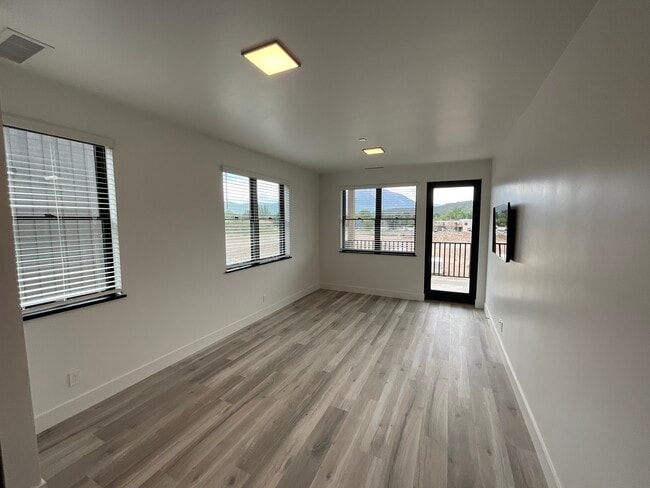 2051 Cross St in Carbondale, CO - Building Photo - Building Photo