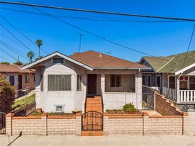 236 W 12th St in Los Angeles, CA - Building Photo