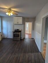 57 Clemence St, Unit 3 in Cranston, RI - Foto de edificio - Building Photo