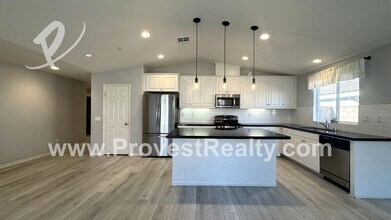 13353 Evanston St in Victorville, CA - Building Photo - Building Photo