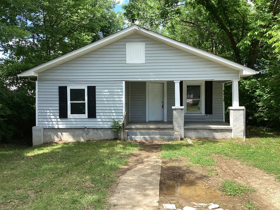 109 Allgood St in Rossville, GA - Building Photo