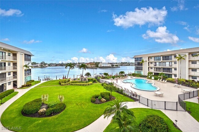 3200 Gulf Shore Blvd N in Naples, FL - Building Photo - Building Photo