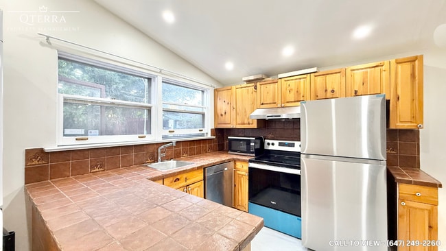 4 Benfrisco Cres in Toronto, ON - Building Photo - Building Photo