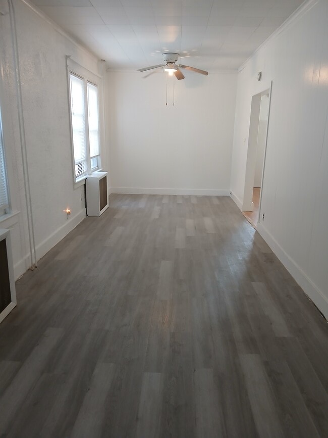 2268 Richmond Ter, Unit 1st Floor in Staten Island, NY - Foto de edificio - Building Photo