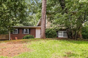 6950 Fairway Trail in Austell, GA - Building Photo