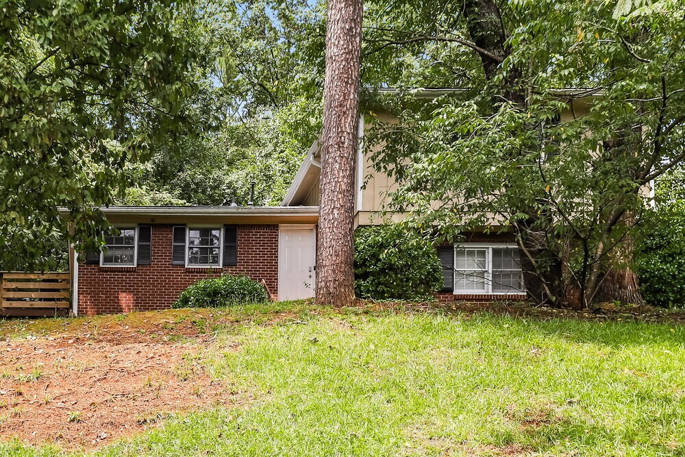 6950 Fairway Trail in Austell, GA - Building Photo