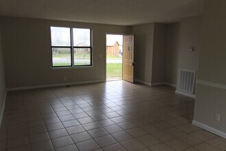 290 Cunningham Ln in Clarksville, TN - Building Photo - Building Photo