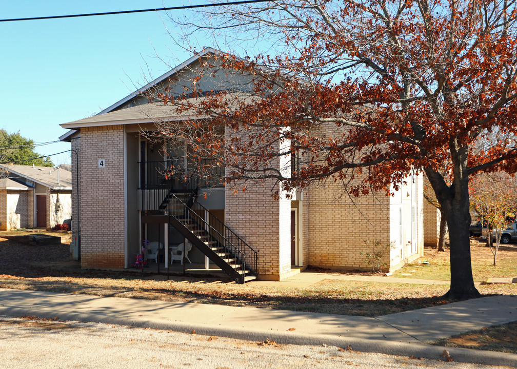 Woodstock III Square in Joshua, TX - Building Photo