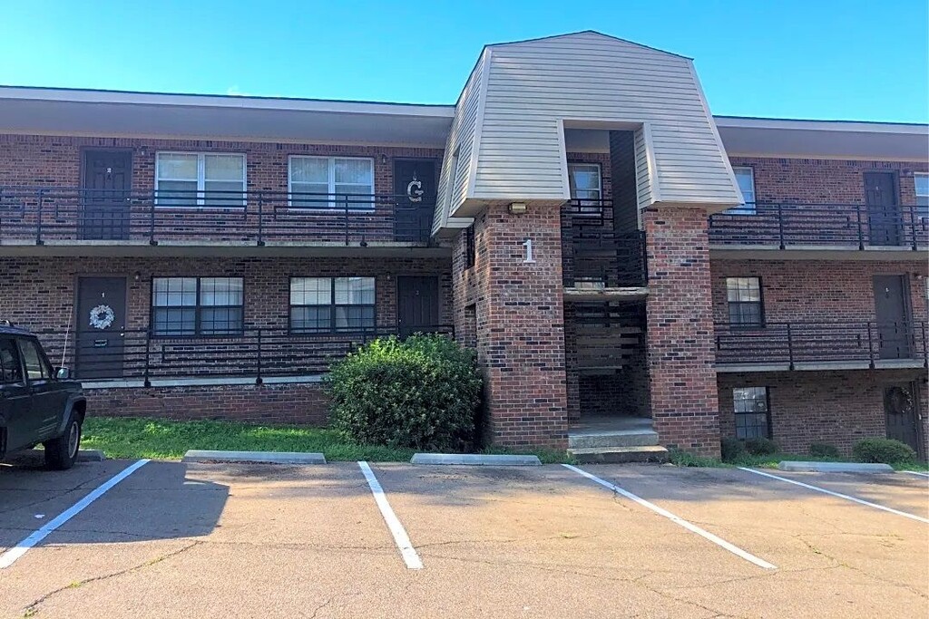 Cedar Cove Apartments in Starkville, MS | ApartmentHomeLiving.com