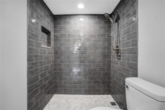 7100 NW 17th St, Unit 305 in Plantation, FL - Foto de edificio - Building Photo