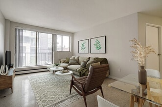 235 Bay St in Ottawa, ON - Building Photo - Building Photo
