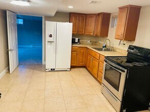 128 Forest Dr in Wethersfield, CT - Building Photo - Building Photo