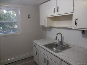 14 Maurice Ln in New Windsor, NY - Foto de edificio - Building Photo