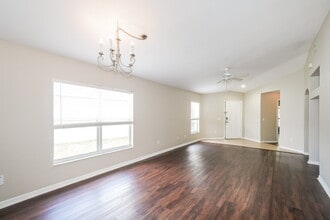 10704 Navigation Dr in Riverview, FL - Foto de edificio - Building Photo