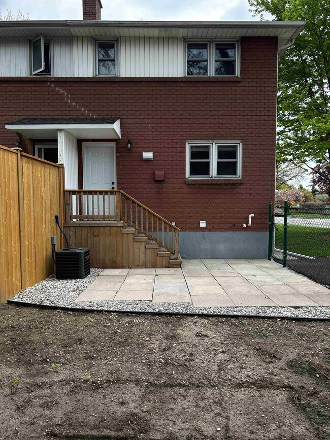 835 Vroom Ave in Sarnia, ON - Building Photo - Building Photo
