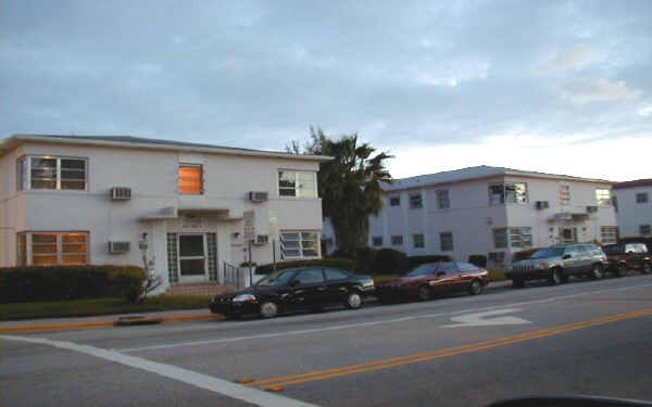 Yale/harvard in Miami Beach, FL - Building Photo