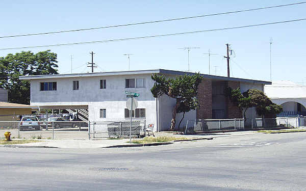 545 S Stanislaus St in Stockton, CA - Foto de edificio