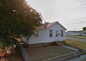 600 12th St NE in Minot, ND - Building Photo