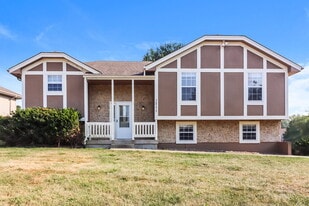 1711 Roberta Dr in Raymore, MO - Building Photo