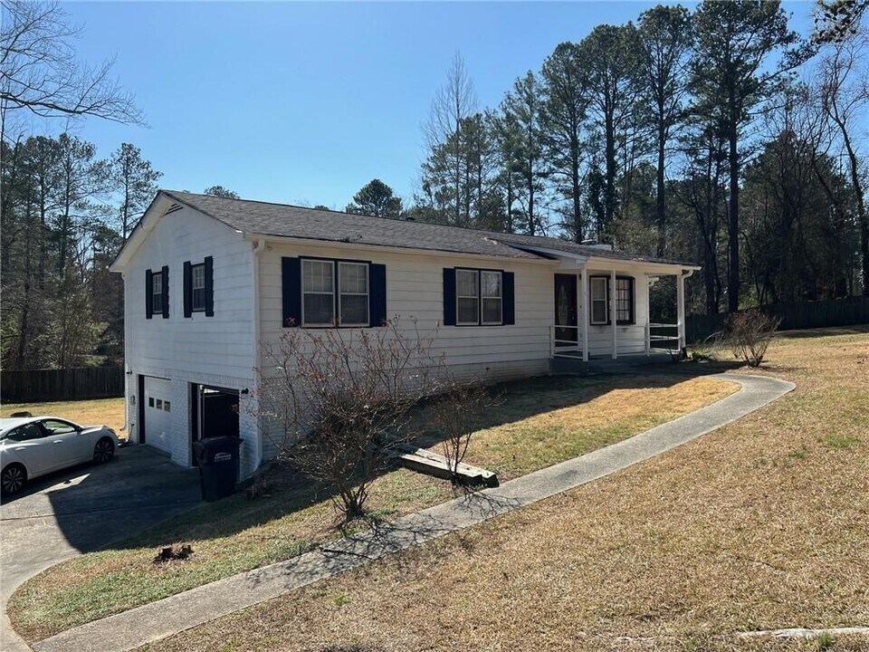 3456 Davis Rd in Marietta, GA - Building Photo