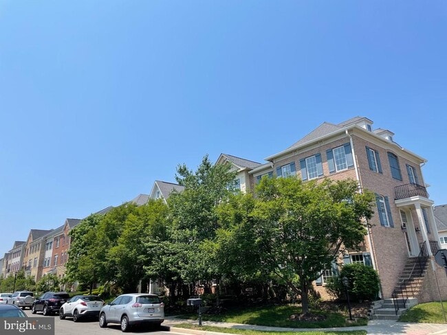 property at 24905 Earlsford Dr
