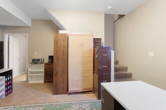 3512 W Leland Ave, Unit Private Suite in Chicago, IL - Foto de edificio - Building Photo