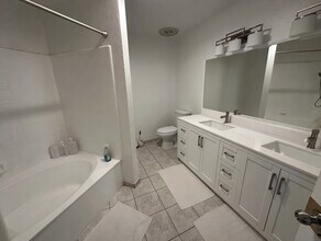 2201 Saint Louis Ave, Unit 104C in Signal Hill, CA - Foto de edificio - Building Photo