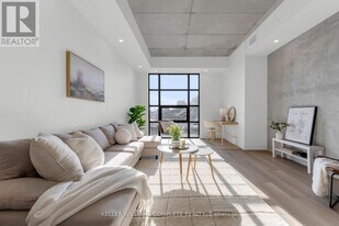 24 Augusta St in Hamilton, ON - Building Photo