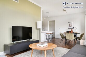 5710 Crescent Park E, Unit FL3-ID991 in Los Angeles, CA - Building Photo - Building Photo