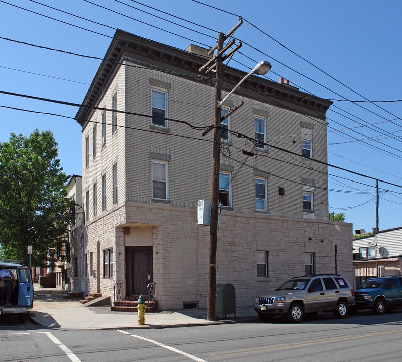 44-46 Delancey St in Newark, NJ - Building Photo