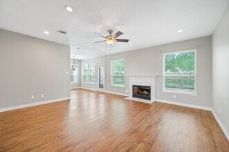 209 McVoy Dr in League City, TX - Foto de edificio - Building Photo