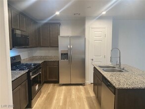 4517 Dover Straight St in Las Vegas, NV - Building Photo - Building Photo