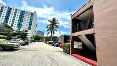 10740 SW 3rd St in Miami, FL - Building Photo - Building Photo