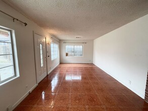 309 Harding Ave. in Bakersfield, CA - Foto de edificio - Building Photo