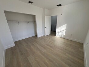 720 NW 61st St in Miami, FL - Foto de edificio - Building Photo