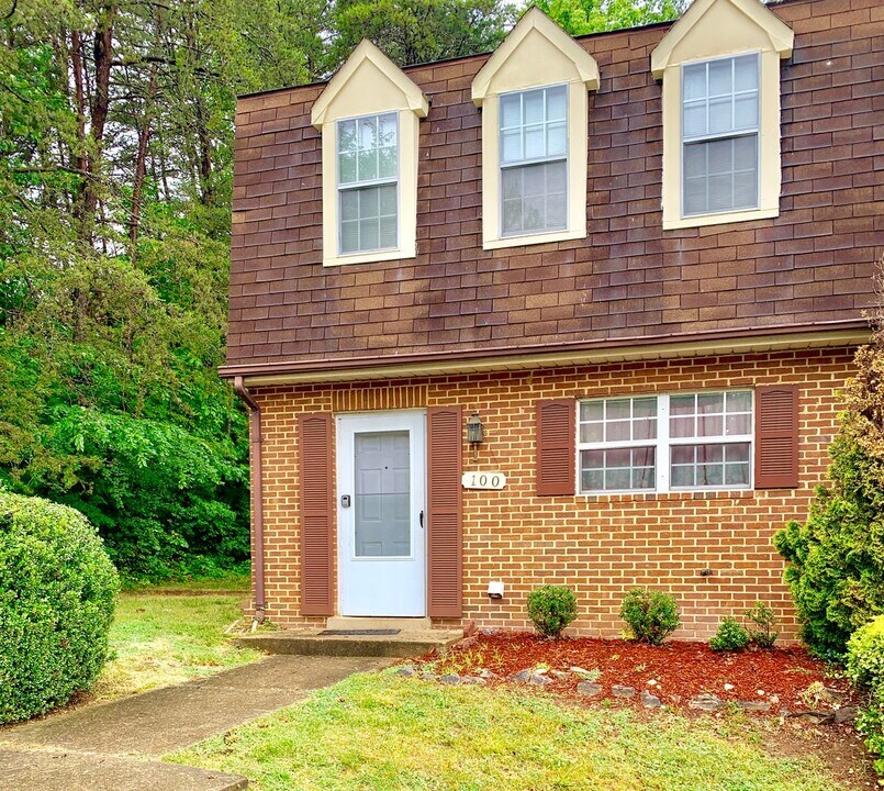 100 Kings Mill Dr in Fredericksburg, VA - Building Photo